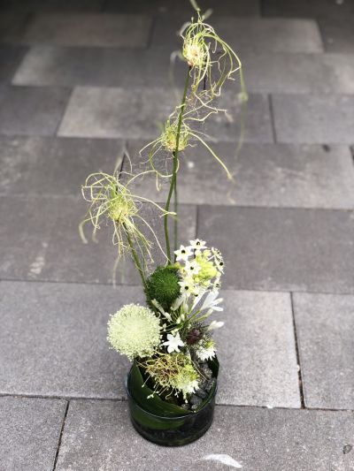 Blumengesteck hoch Hochzeit Empfang Allium weiß