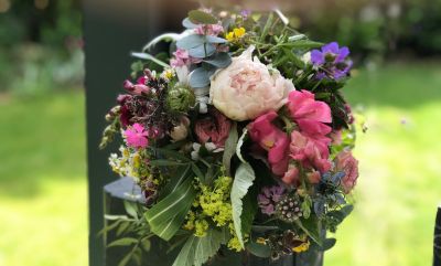 Brautstrauß bunt verspielt