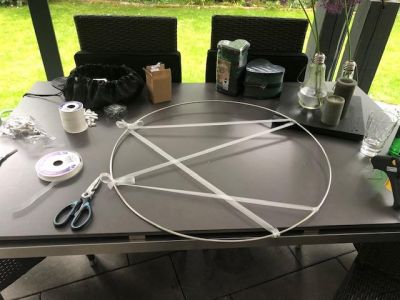 Sitzordnung Hochzeit Vorbereitung Kranz vorher