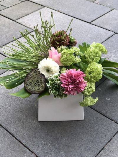 extravaganter Blumenschmuck Lotus Nelke