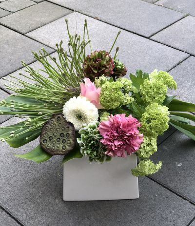 extravaganter Blumenschmuck Lotus Nelke