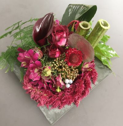 extravagantes Blumenensemble Lila